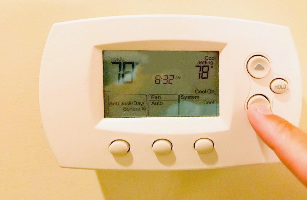thermostat on the wall set to a comfortable temperature that helps promote a lower energy bill