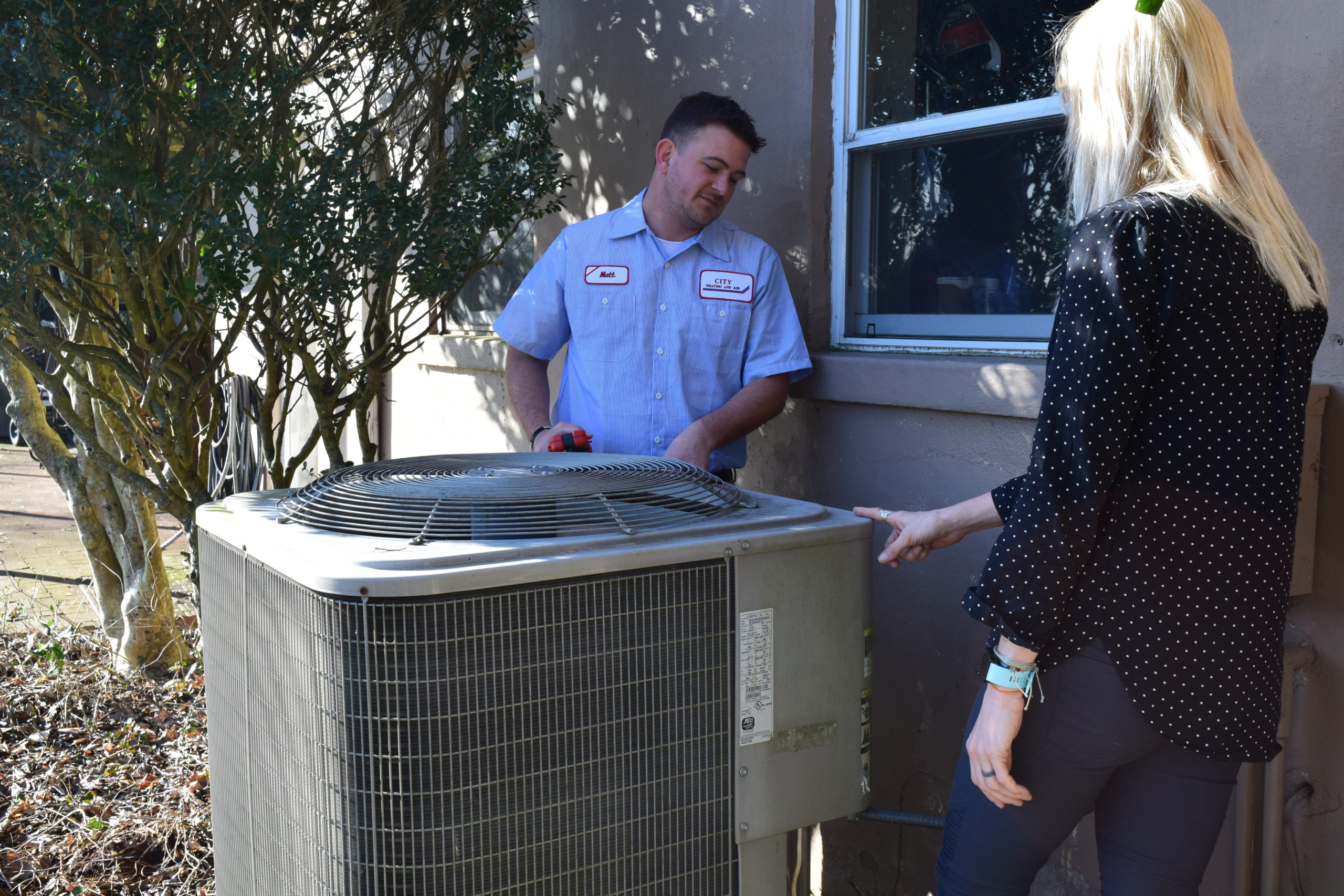 DSC_0328 Man inspecting HVAC